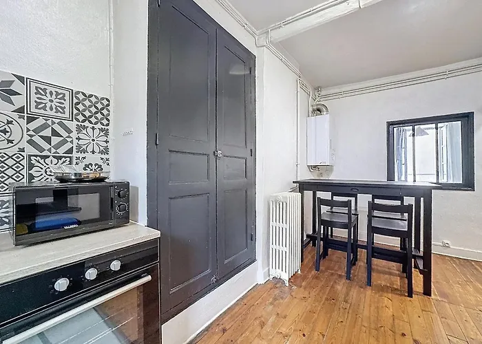 Cl-fd Centre Historique Marche Aux Poissons B *