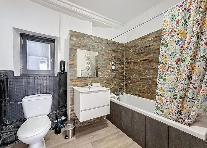 Cl-fd Centre Historique Marche Aux Poissons B Clermont-Ferrand